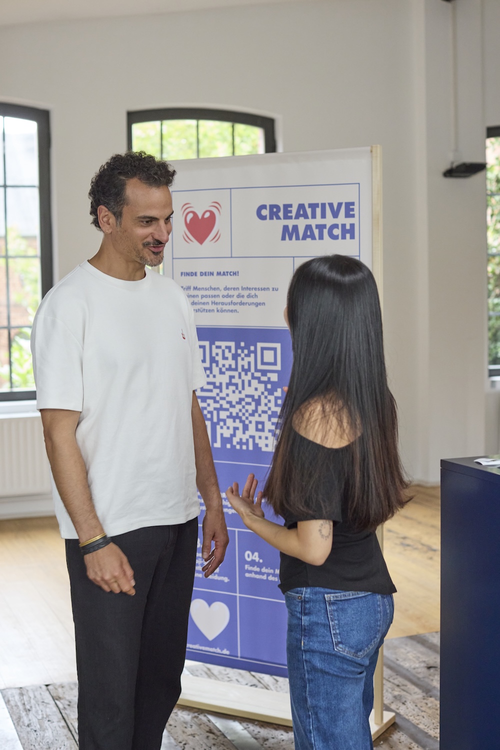 Teilnehmer:innen im Austausch beim Networking-Format